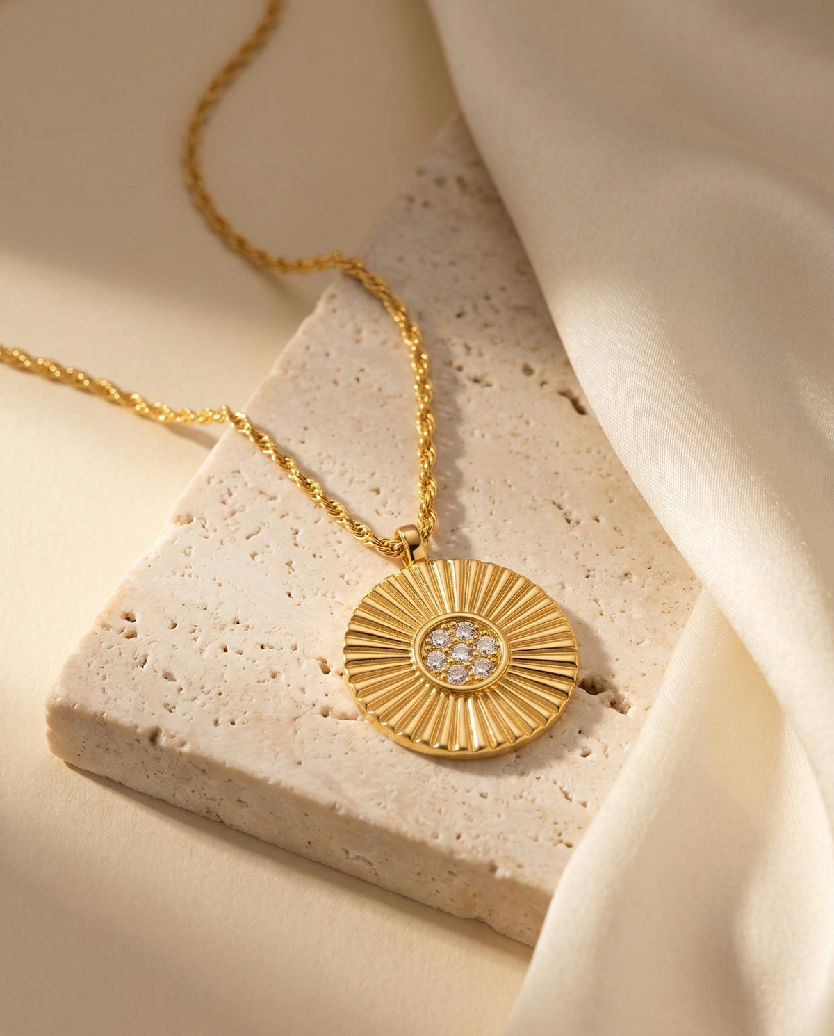 How to layer necklaces without the tangle: lengths in mm — Amaurine