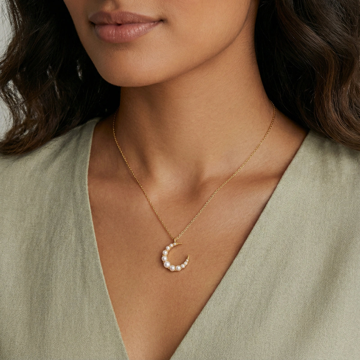 Luna Pearl Crescent Necklace — Gold-plated steel — Amaurine (view 5)