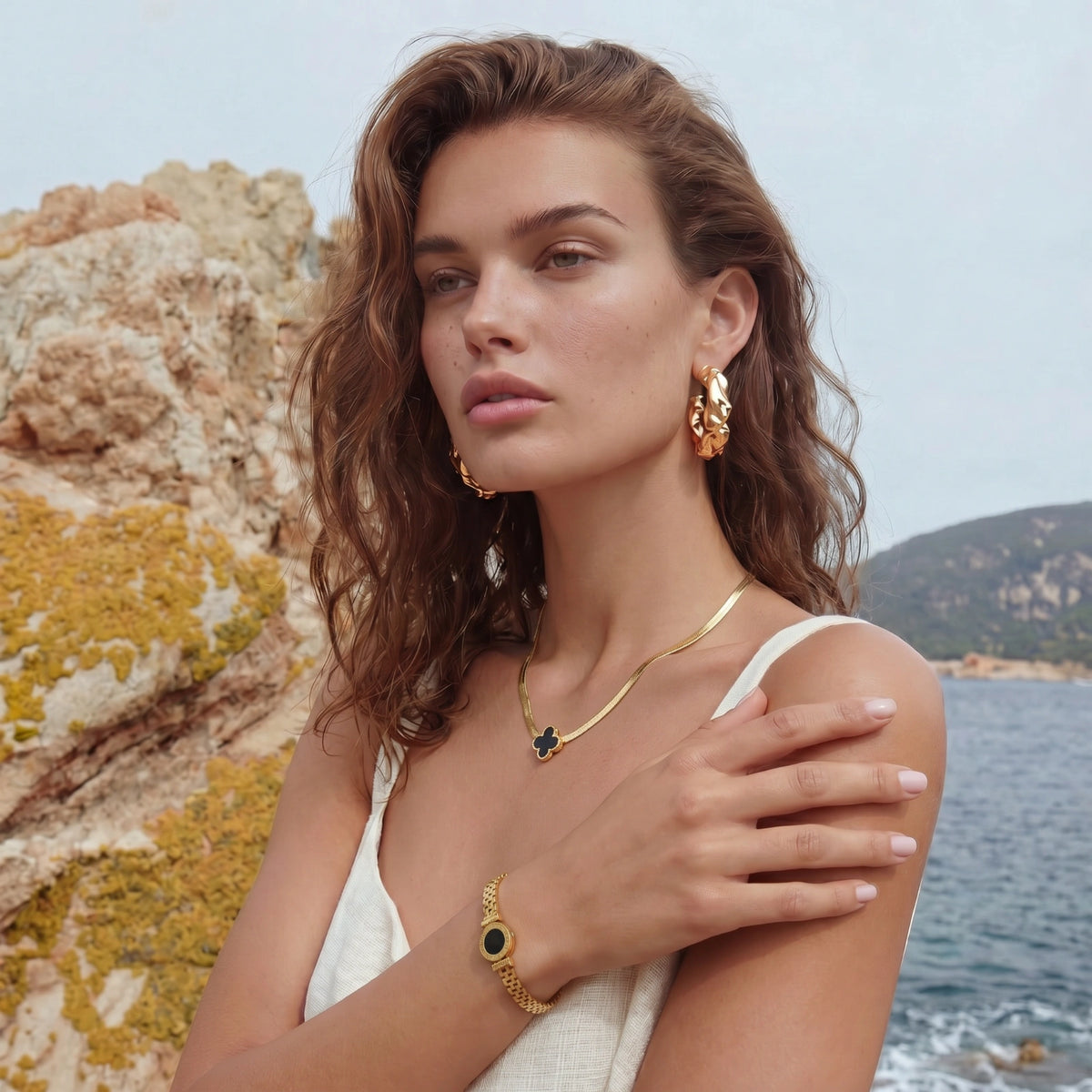 Lucky Clover Necklace — Gold-plated steel — Amaurine (view 5)