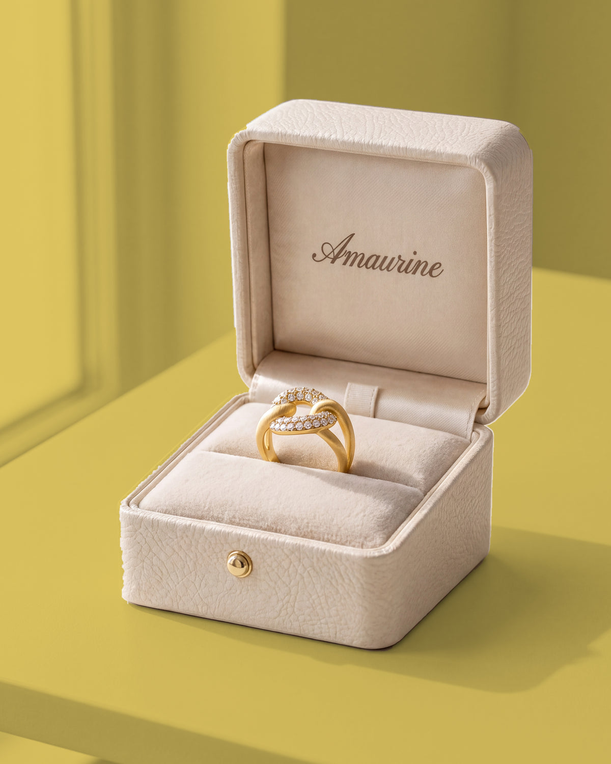 Agrafe Pavé Ring — presentation box
