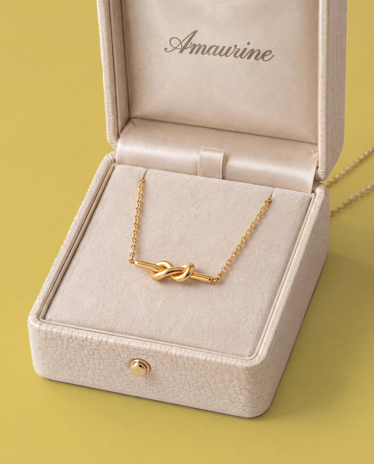 Serment Knot Necklace — presentation box