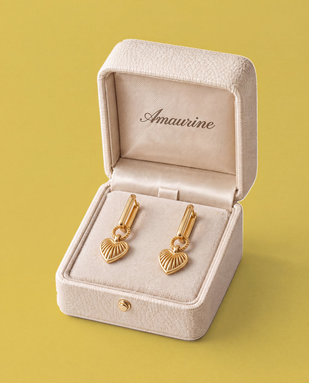 Cannelure Heart Huggies — presentation box