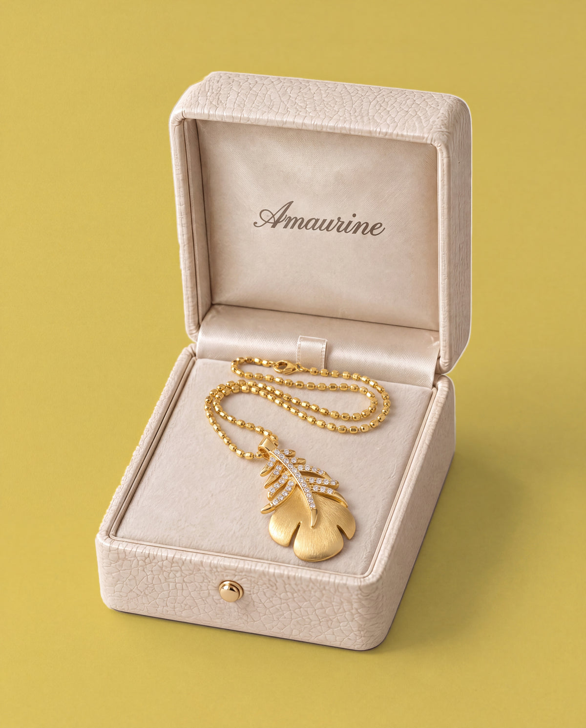 Palme Pendant Necklace — presentation box