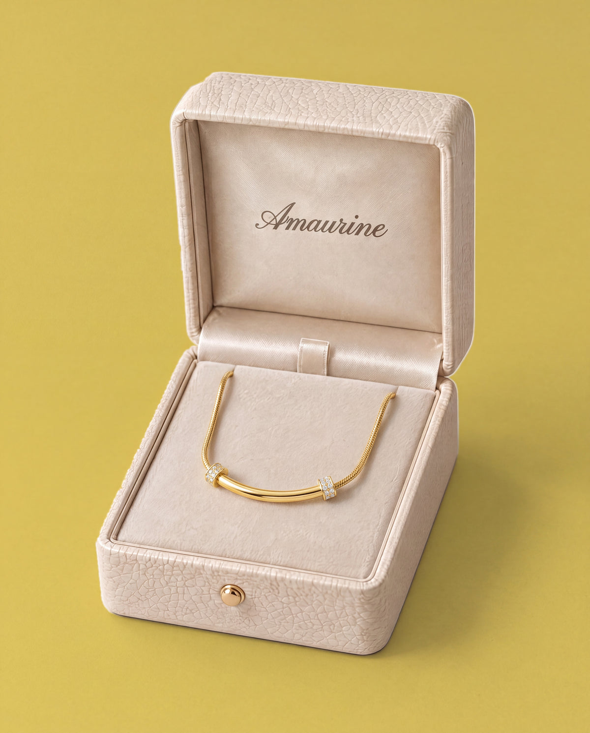 Voûte Bar Necklace — presentation box