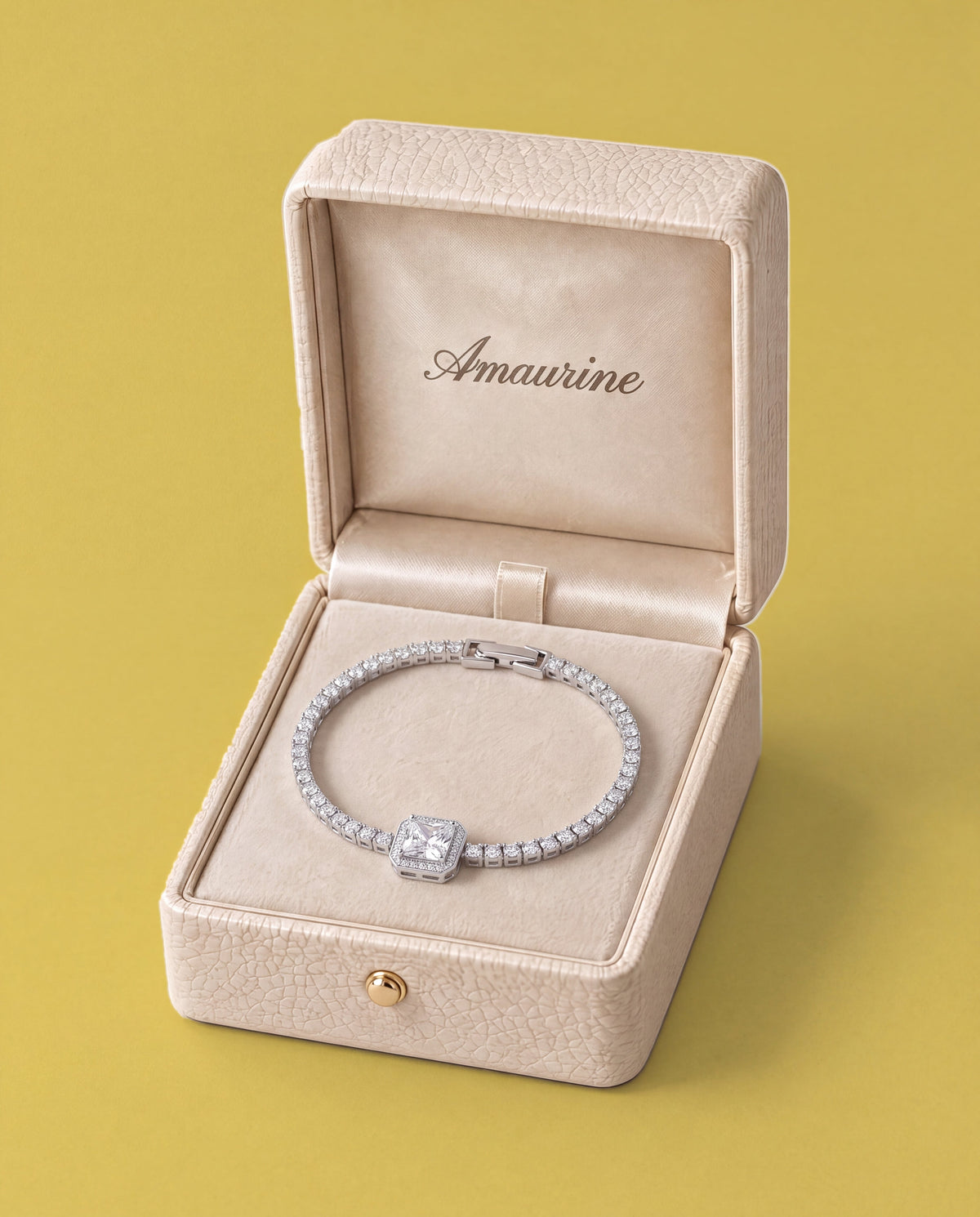 Blason Tennis Bracelet — presentation box