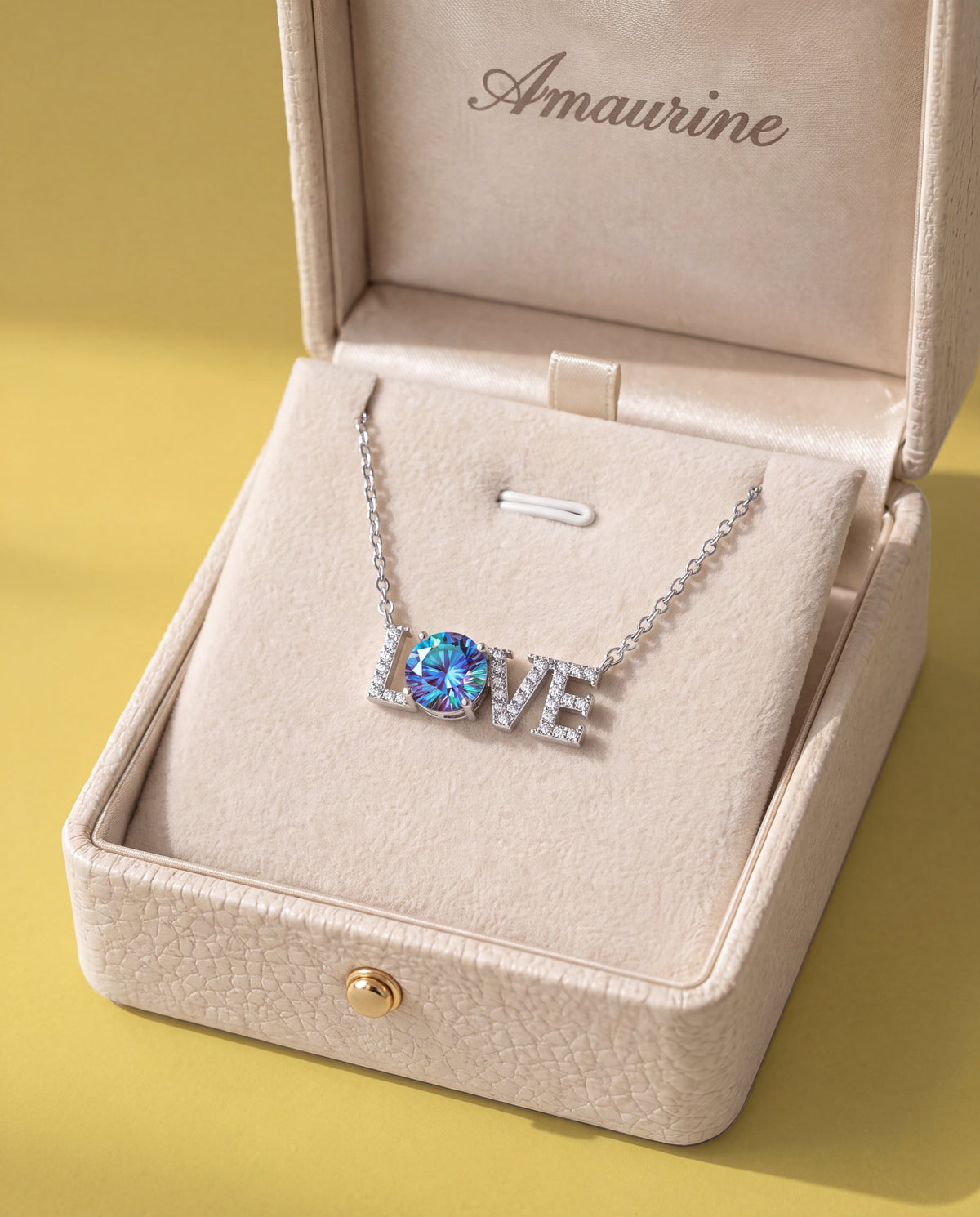 Aveu Script Necklace — presentation box