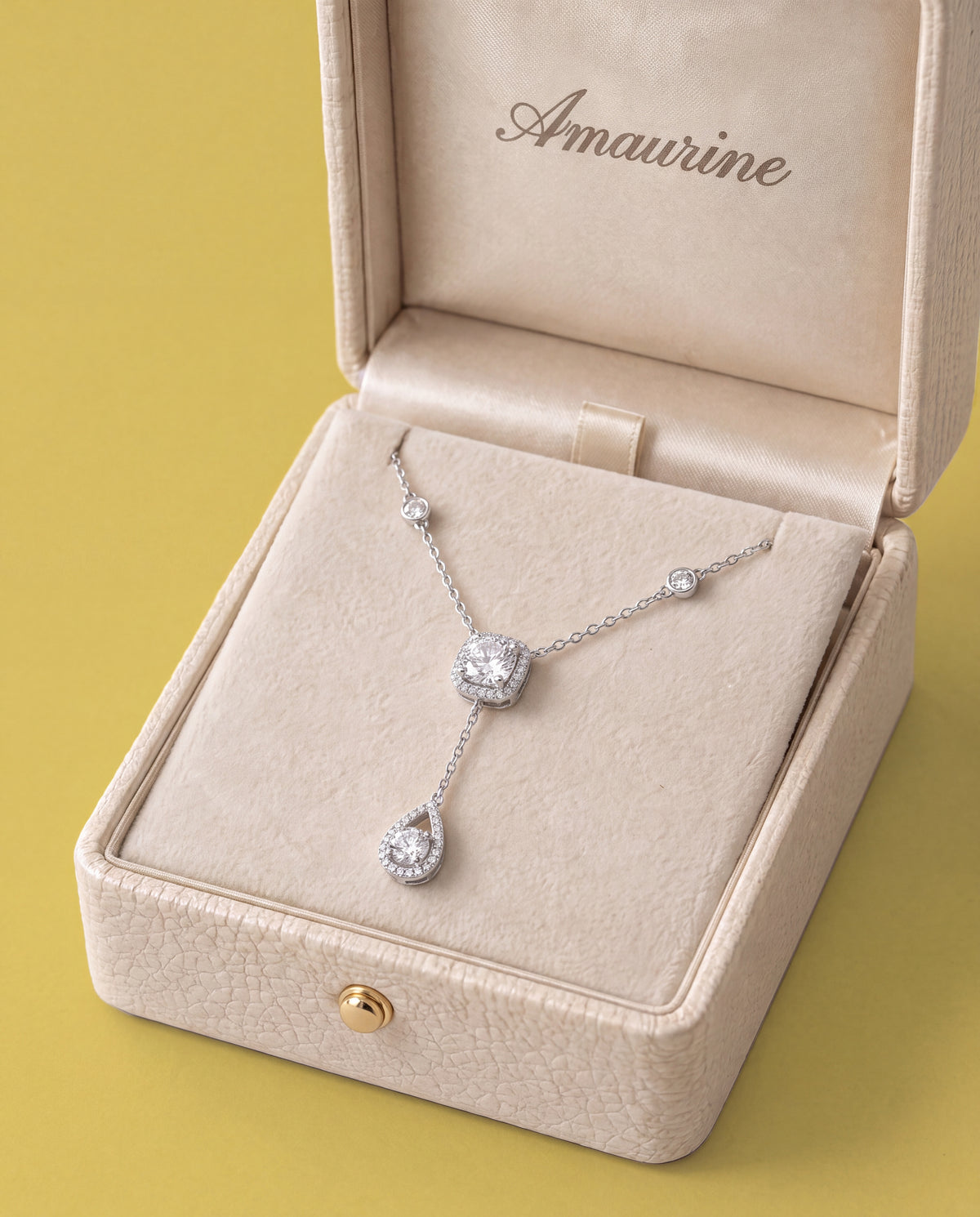 Équinoxe Balance Necklace — presentation box