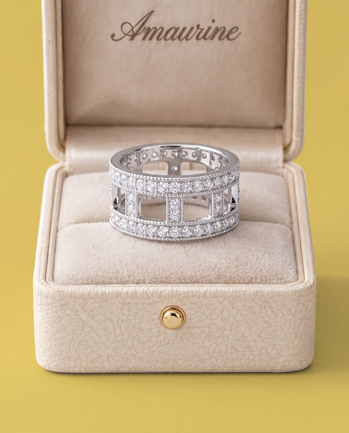 Équinoxe Row Ring — presentation box