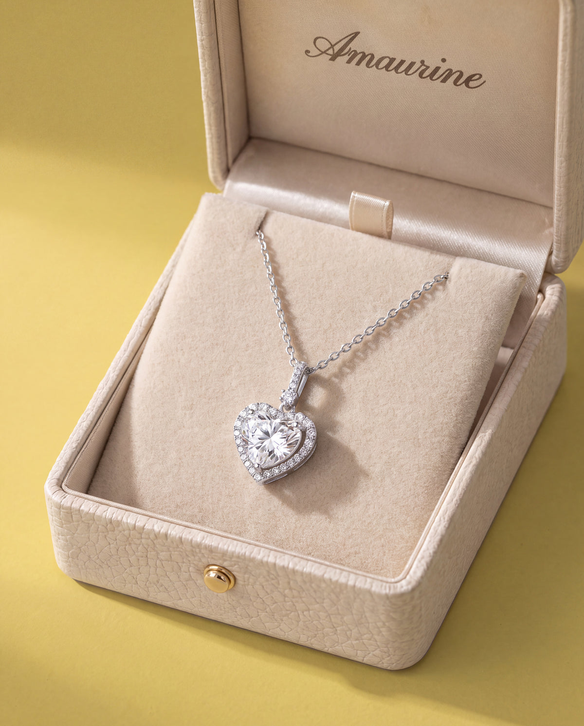 Sérénade Heart Necklace — presentation box