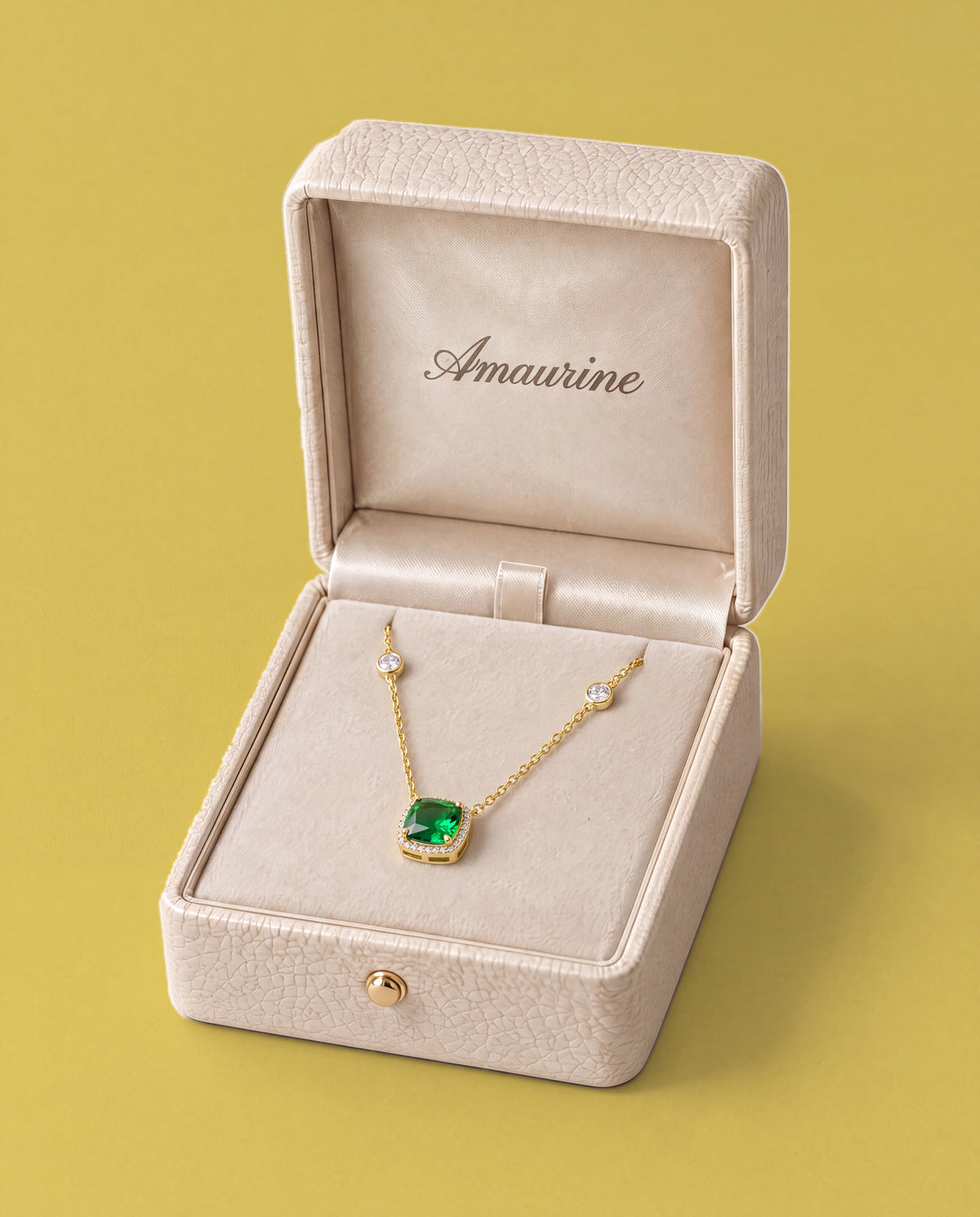 Fougère Pendant Necklace — presentation box
