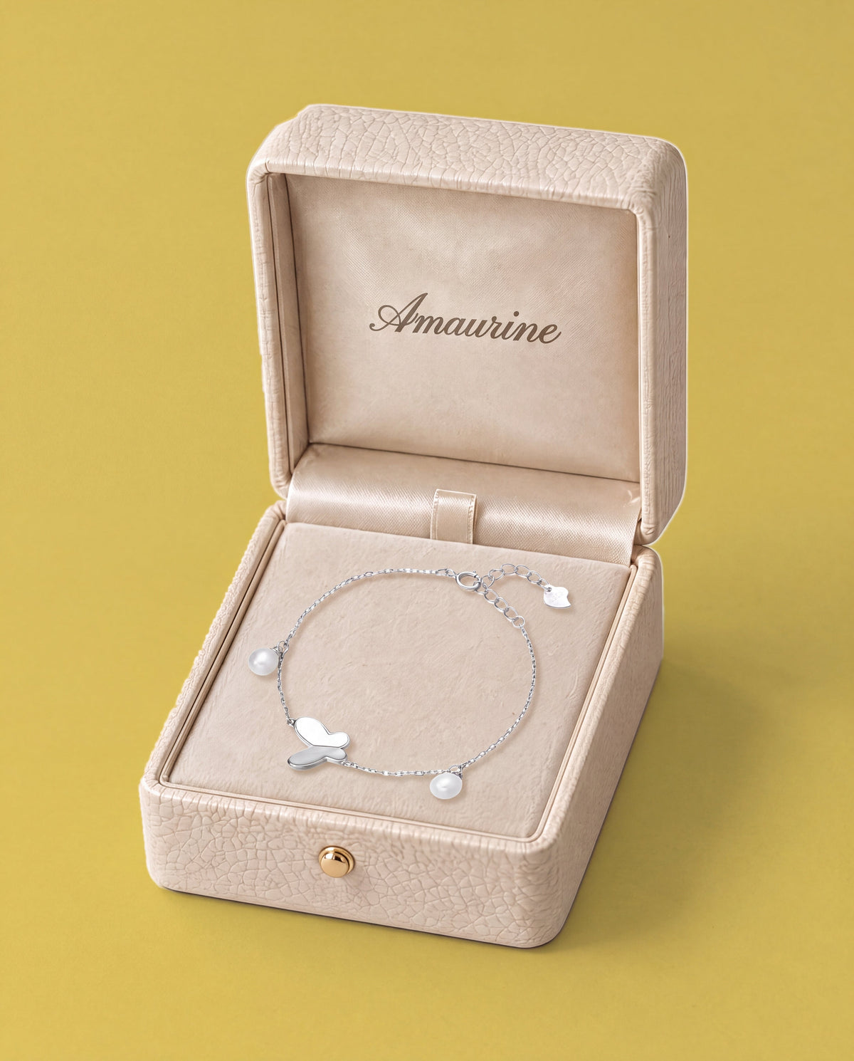 Brise Pearl Bracelet — presentation box