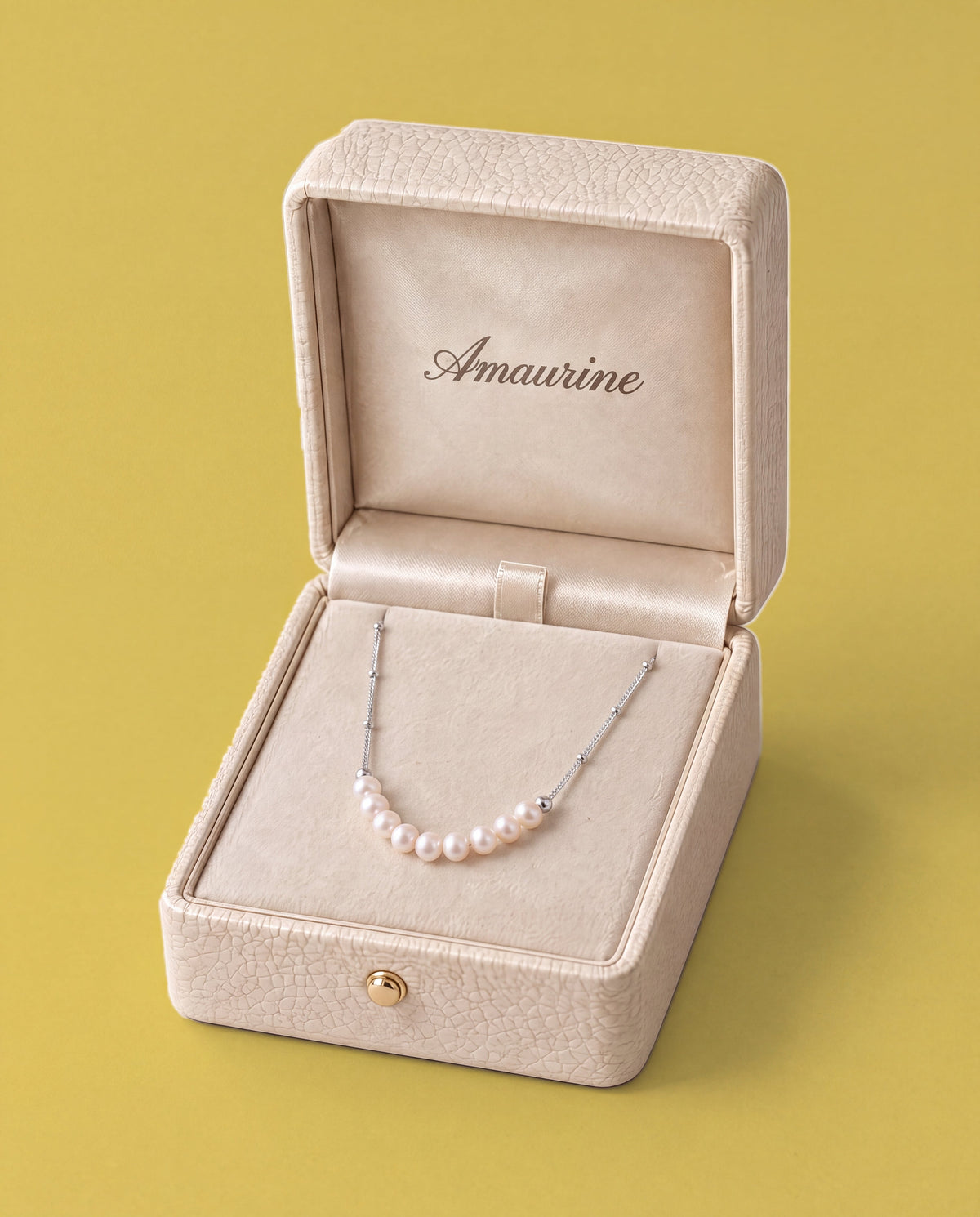 Nuée Pearl Necklace — presentation box
