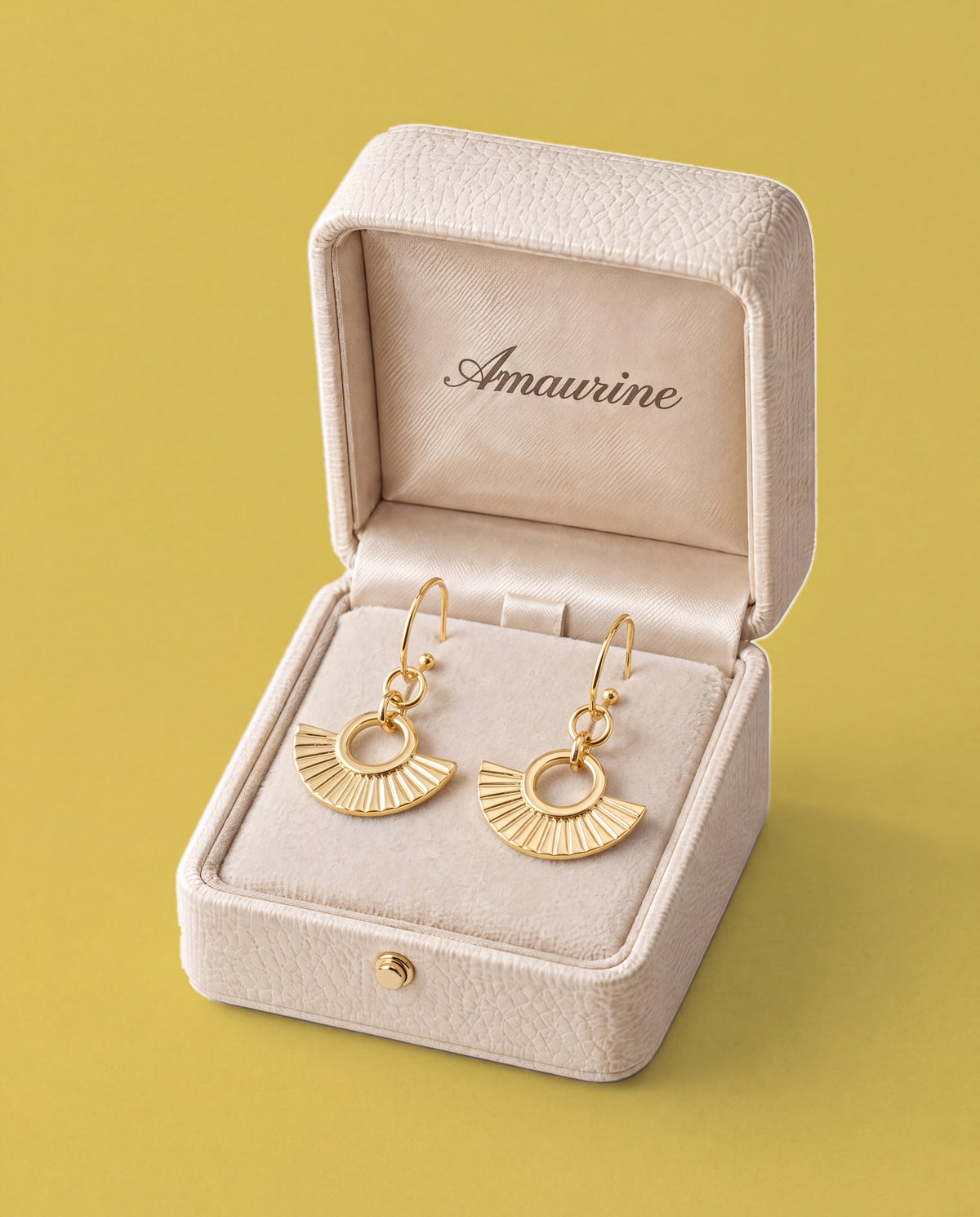 Plissé Earrings — presentation box