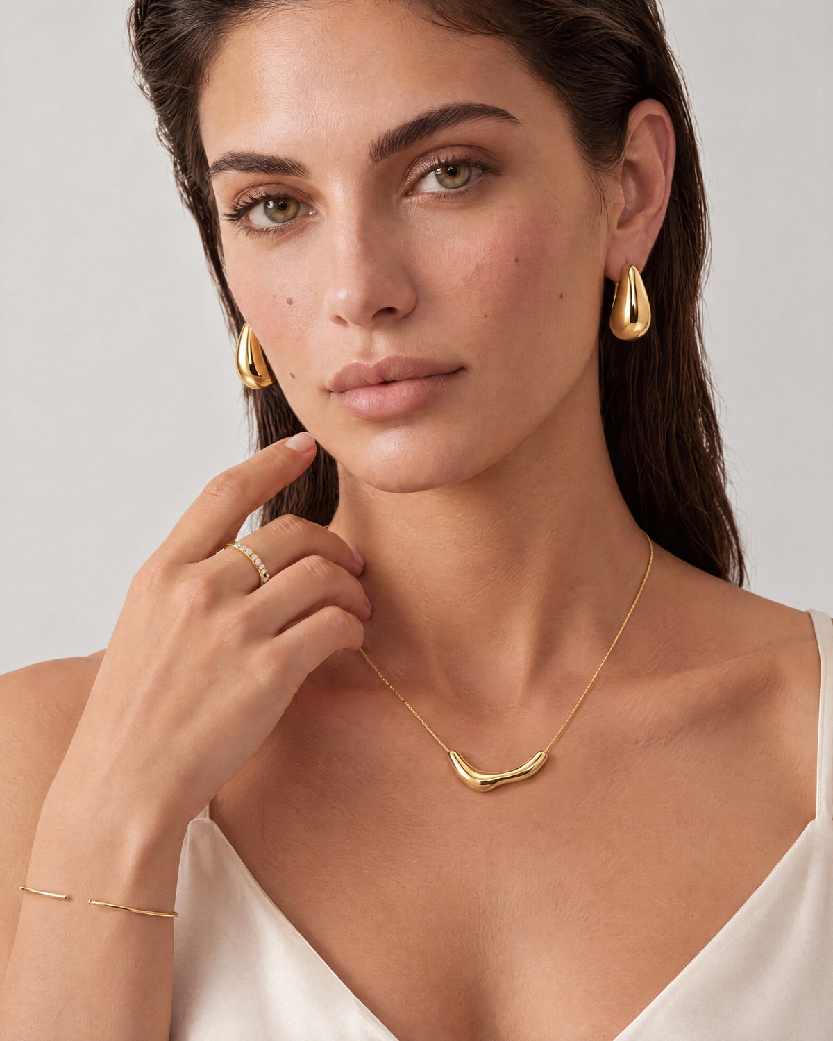 Coulée Curve Necklace — Amaurine